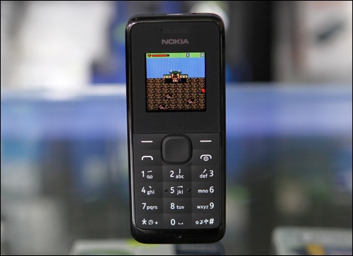 
	Chơi game trên Nokia 105.