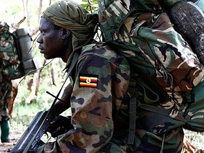 Binh sỹ Uganda truy tìm Joseph Kony trong rừng biên giới với Cộng hòa Trung Phi
            (Ảnh: Reuters)