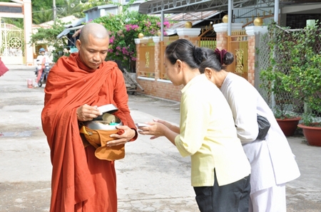 Những doanh nhân Việt thành đạt mang phận phật tử