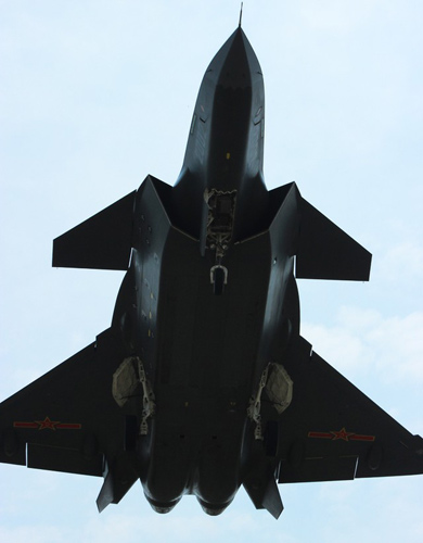 J-20 cất cánh