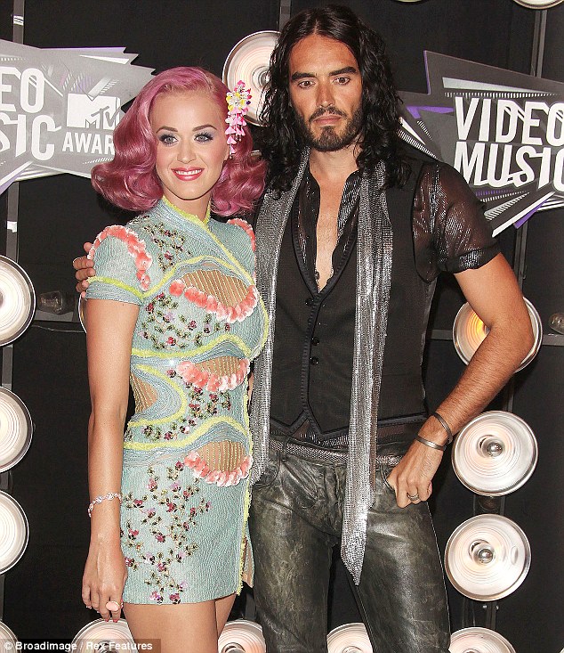 Katy Perry bán nhà để quên Russell Brand