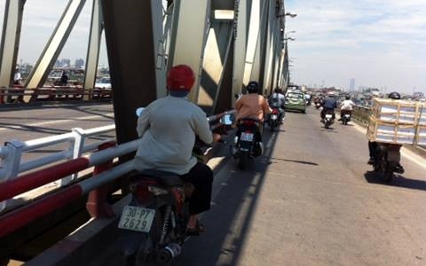 Cầu Chương Dương, Hà Nội, cấm xe. oto