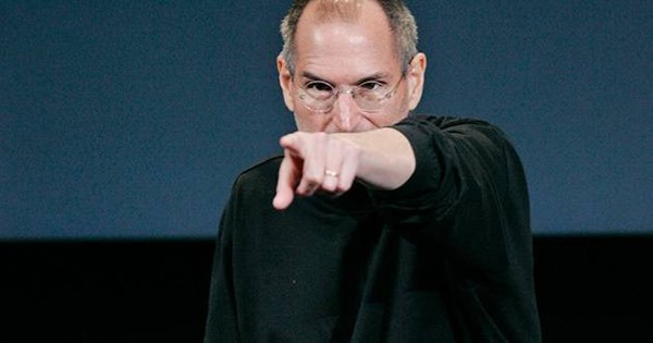 
	Cố CEO Apple là ông Steven P. Jobs tất nhiên không hài lòng chút nào về thông tin này và quyết tâm theo đuổi vụ kiện.