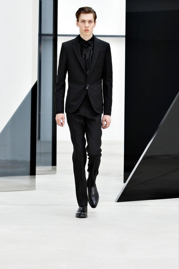 Louis Vuitton, Valentino“chào sân” tại tuần thời trang Paris 11