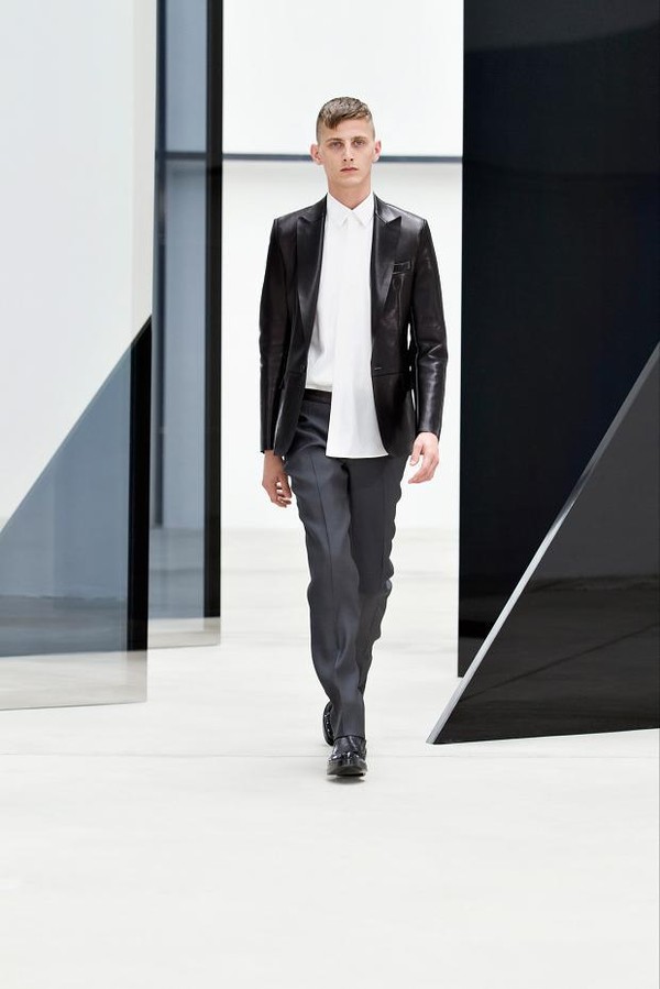 Louis Vuitton, Valentino“chào sân” tại tuần thời trang Paris 13