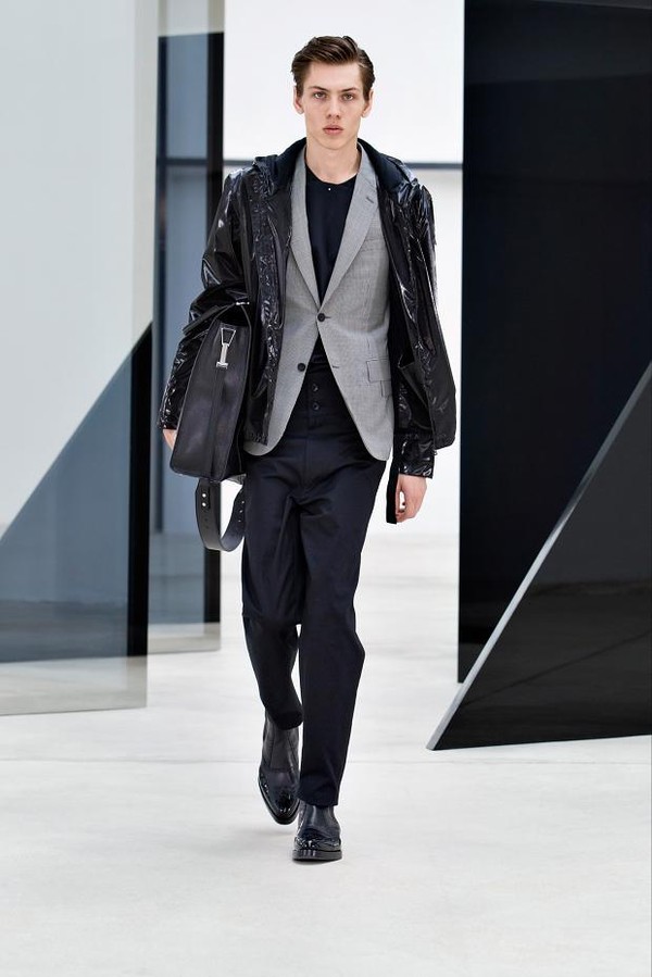 Louis Vuitton, Valentino“chào sân” tại tuần thời trang Paris 15