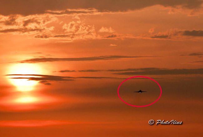 Hình ảnh cường kích Su-24 bay đêm