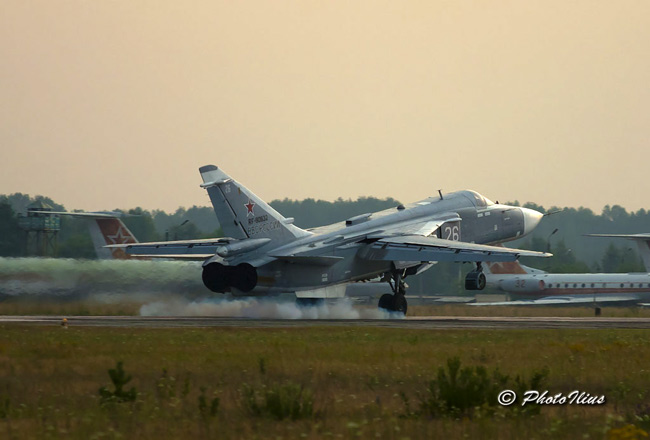 Hình ảnh cường kích Su-24 bay đêm