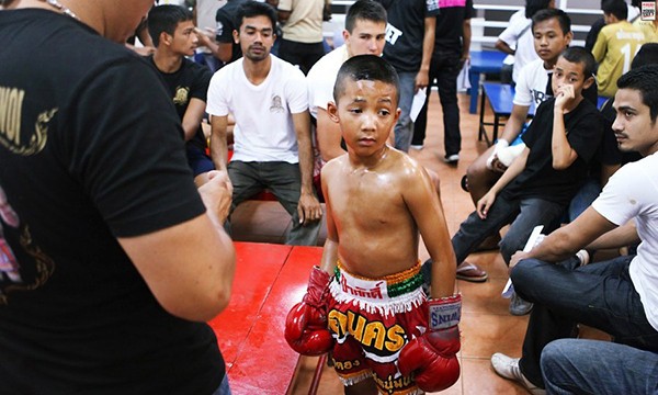 Tuổi thơ khắc nghiệt của những "tiểu võ sĩ" Muay Thai 9