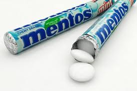 Giải thích cặn kẽ tại sao không nên ăn kẹo Mentos cùng với uống Cocacola?
