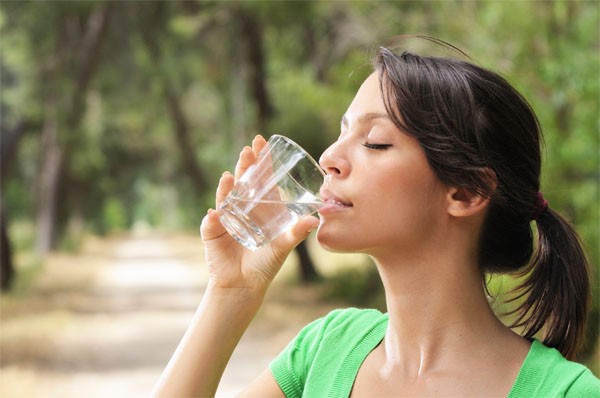 5 hiểu lầm về việc uống nước có thể gây hại cho sức khỏe 1