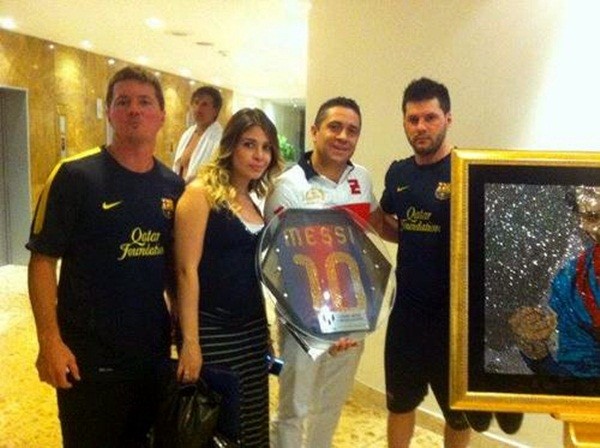 Messi được tặng tranh pha lê giá 1.000 tỷ đồng 3