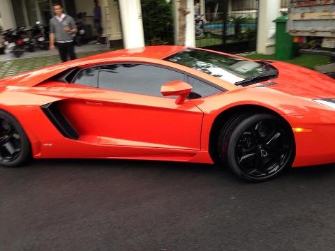 Tuấn Hưng khoe 'siêu bò' Lamborghini Aventador 21 tỉ đồng