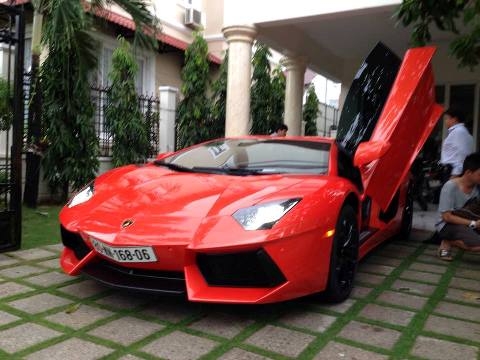 Tuấn Hưng khoe 'siêu bò' Lamborghini Aventador 21 tỉ đồng