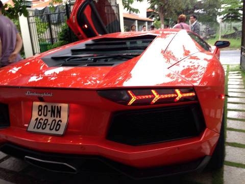 Tuấn Hưng khoe 'siêu bò' Lamborghini Aventador 21 tỉ đồng
