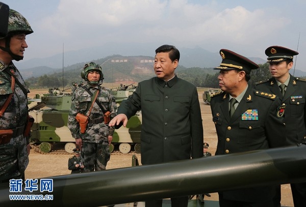 Trung Quốc đã quá tự phụ với sức mạnh của mình và say sưa với 'giấc mơ Trung Hoa'. Ảnh: Nhà lãnh đạo Tập Cận Bình thị sát quân đội sau khi trở thành người đứng đầu nhà nước