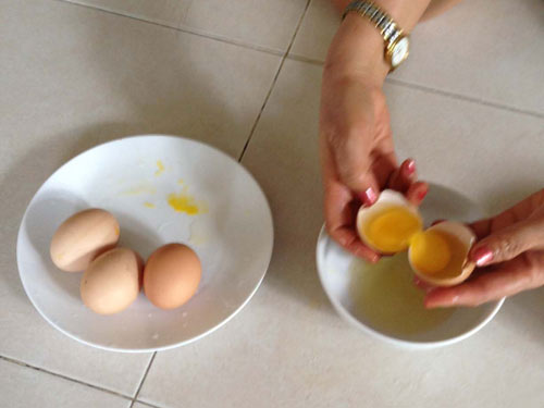 Ăn trứng 2 lòng đỏ có đáng lo?