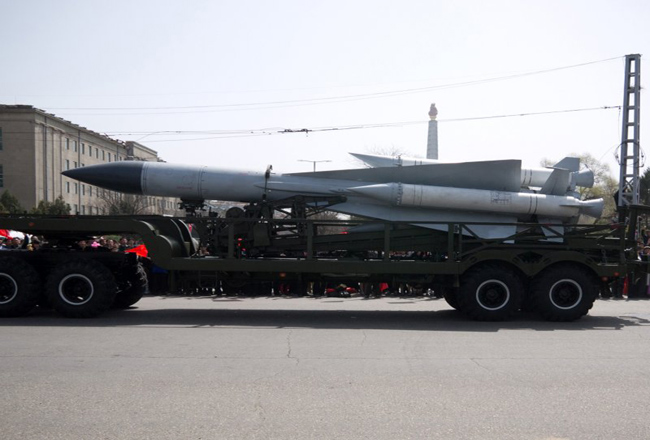   Hệ thống tên lửa S-200 được phát triển vào đầu những năm 1960 và bắt đầu được Liên Xô đưa vào trang bị từ năm 1966. Quân đội Iran đã nhận được một số hệ thống tên lửa loại này vào cuối những năm 1980.