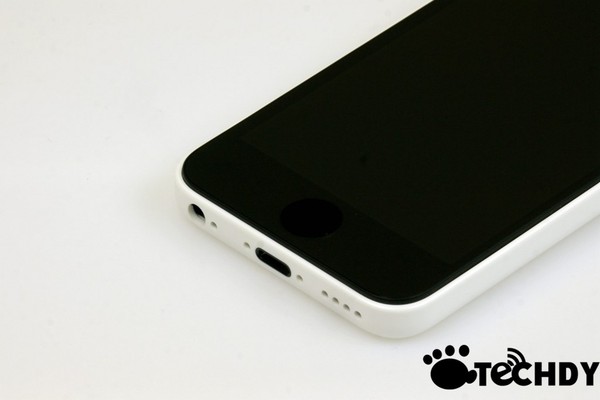 	iPhone giá rẻ cũng sở hữu kích thước màn hình 4 inch giống với iPhone 5.