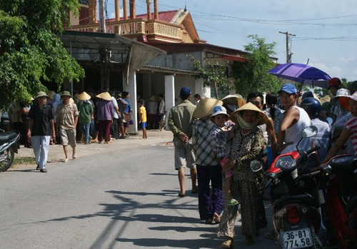 Mang quan tài đến nhà hung thủ đòi đền mạng