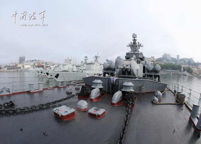 Nga-Trung mang tàu chiến tập trận hay dự triển lãm?