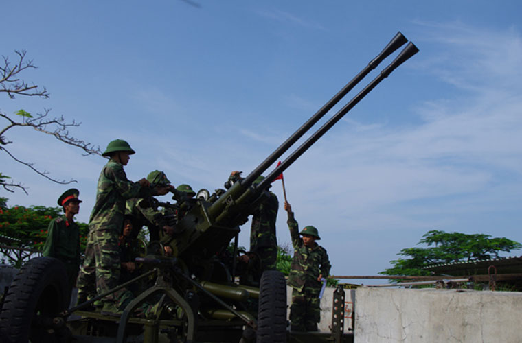 Thăm trận địa pháo bảo vệ bầu trời Vũng Tàu 