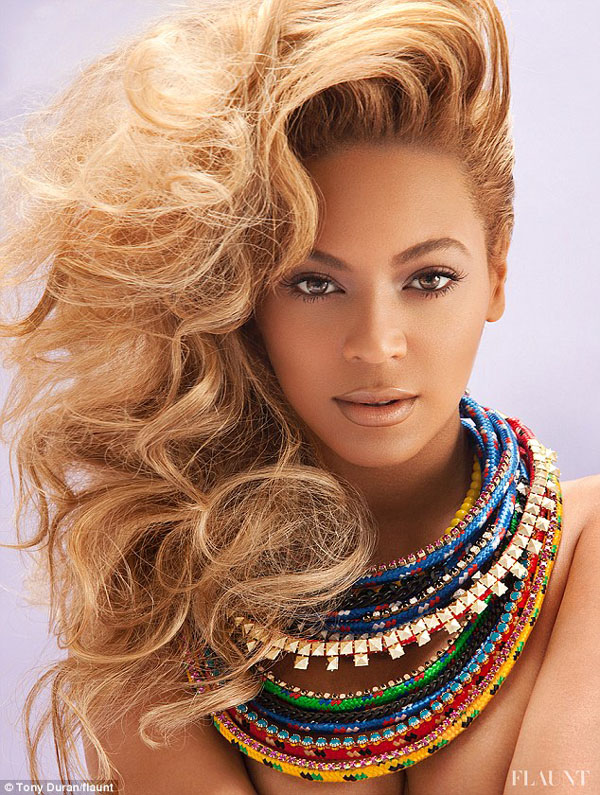 Choáng ngợp với màn cởi áo khoe dáng của Beyoncé