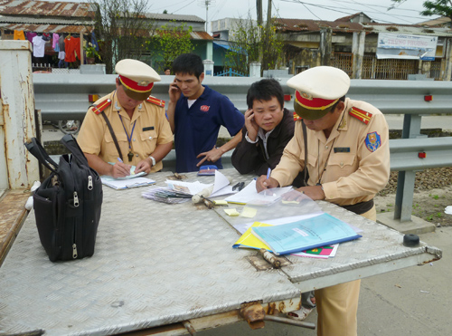 Vì sao Đà Nẵng tạm ngừng trả tiền "dưỡng liêm" cho CSGT?