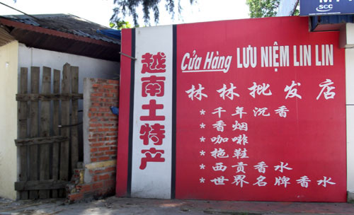 Phố toàn tiếng Trung Quốc ở Hạ Long