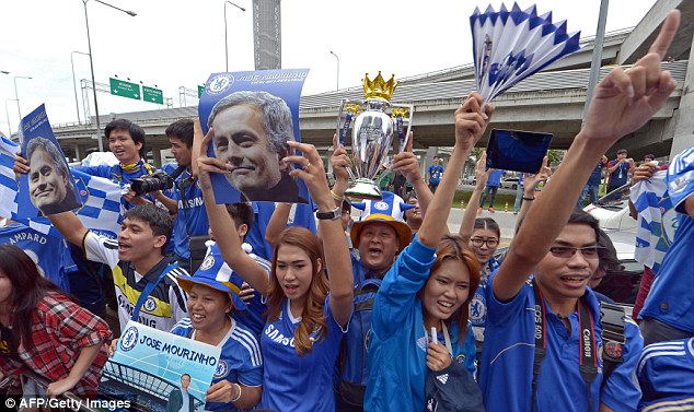 Fan nữ Thái Lan cuồng nhiệt chào đón Jose Mourinho