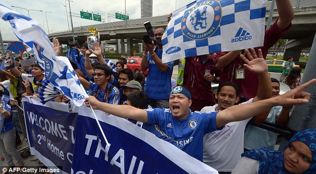 Fan nữ Thái Lan cuồng nhiệt chào đón Jose Mourinho