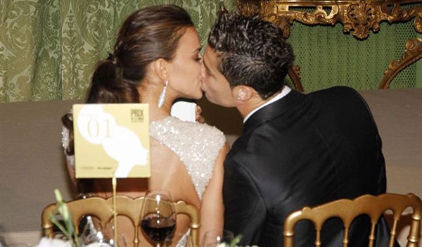 Ronaldo sẽ làm đám cưới với Irina vào tháng Tám 1