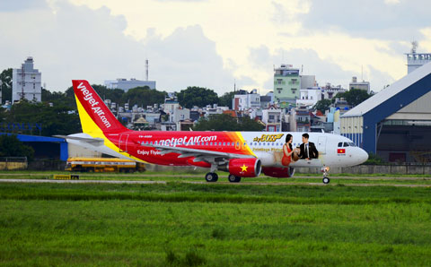 Vietjet Air in hình sao 'Bụi đời chợ lớn' lên máy bay