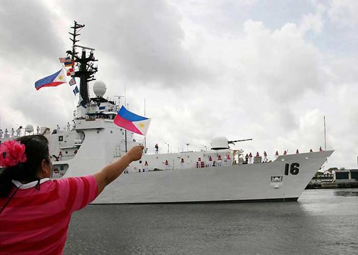 Dân Philippines mở đại tiệc ăn mừng đón tàu chiến mới