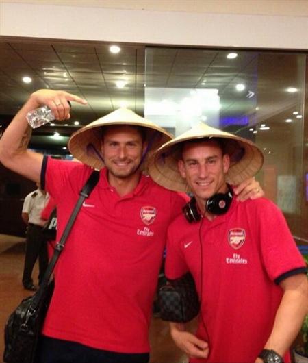 
	Hình ảnh ấn tượng Arsenal đến Việt Nam
