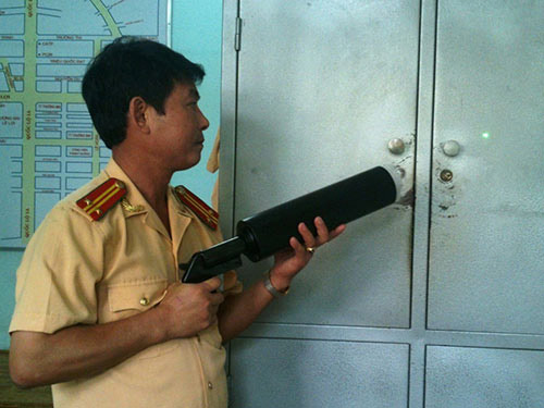 	Súng bắn lưới được Viện Vũ khí - Bộ Quốc phòng bàn giao cho công an TP Thanh Hóa.