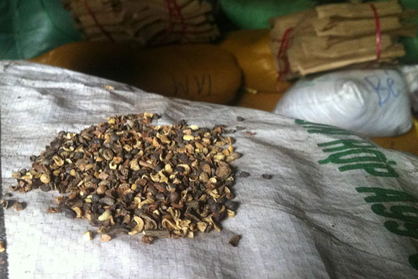 Cần Thơ: Hãi hùng cà phê sản xuất từ đậu nành, bắp, hóa chất