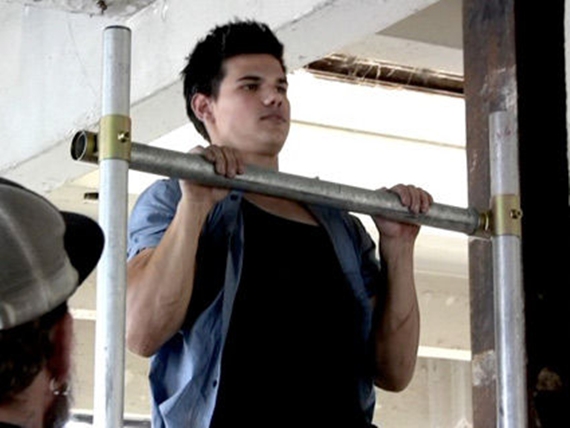 Học lỏm người sói Taylor Lautner: Bí quyết để có thân hình cơ bắp nhanh chóng (P1)