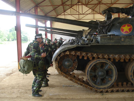 Ảnh: Huấn luyện chiến đấu ở Lữ đoàn xe tăng 201 