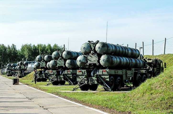 Siêu tên lửa S-400 sẵn sàng chiến đấu