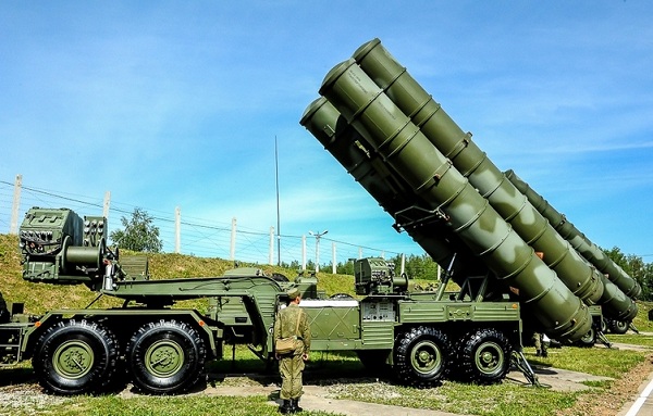 Siêu tên lửa S-400 sẵn sàng chiến đấu