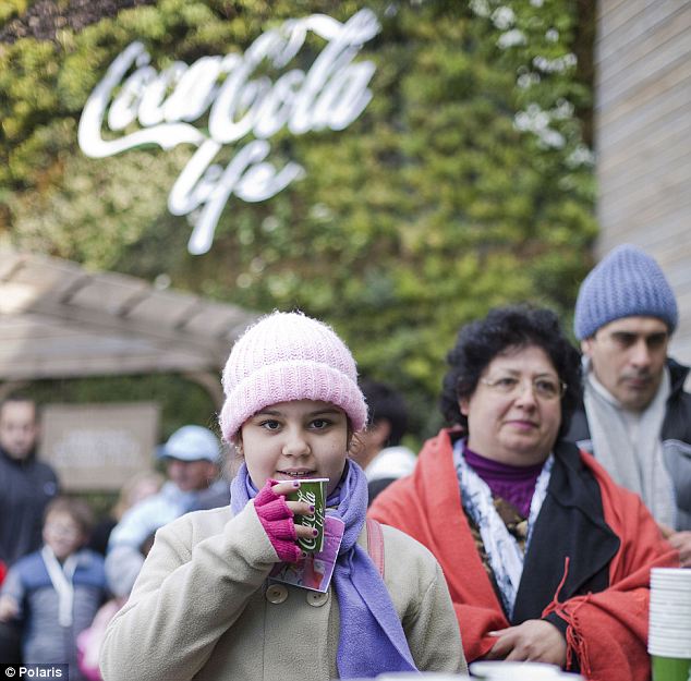 GREEN Coke_with_natural_sweetener_and_fully_recyclable_bottle_4