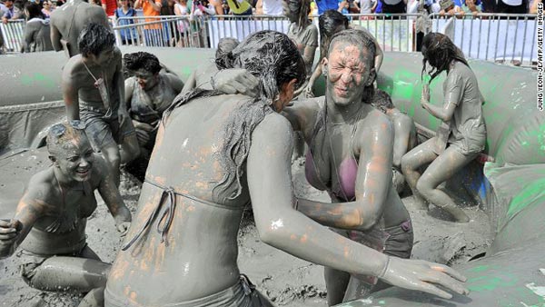 "Siêu bẩn" với lễ hội bùn vui nhộn tại xứ kim chi