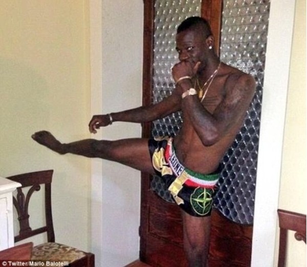 Chùm ảnh: Kỳ nghỉ hè thú vị của Balotelli 16