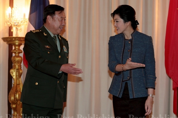 Thủ tướng Thái Lan Yingluck Shinawatra tiếp tướng Phạm Trường Long