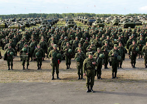 Lữ đoàn bộ binh cơ giới tập hợp trước giờ lên đường hành quân cơ động chiến đấu, trong một cuộc tậ trận vừa qua của Nga