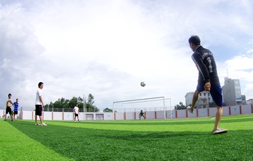 CLB bóng đá cấp... xóm ở Việt Nam khiến giới túc cầu ghen tị 12