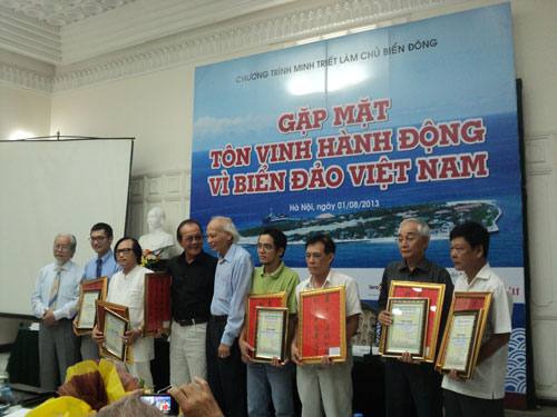 Tôn vinh hành động vì biển đảo, chống hoạt động phi pháp của Trung Quốc