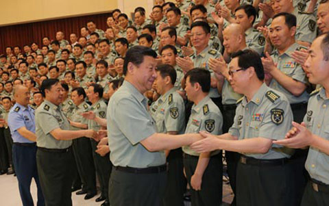Chủ tịch nước Trung Quốc Tập Cận Bình chào đón các tướng lĩnh trong một sự kiện ở Bắc Kinh ngày 29/7/2013
