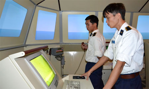 Học viên thực hành trên Hệ thống mô phỏng Tàu hộ vệ tên lửa Gepard 3.9.